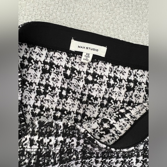 Max Studio black white print stretch pencil skirt size xs - Picture 2 of 2